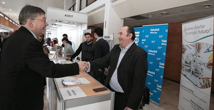Ximo Puig saluda a Mobiliza Academy